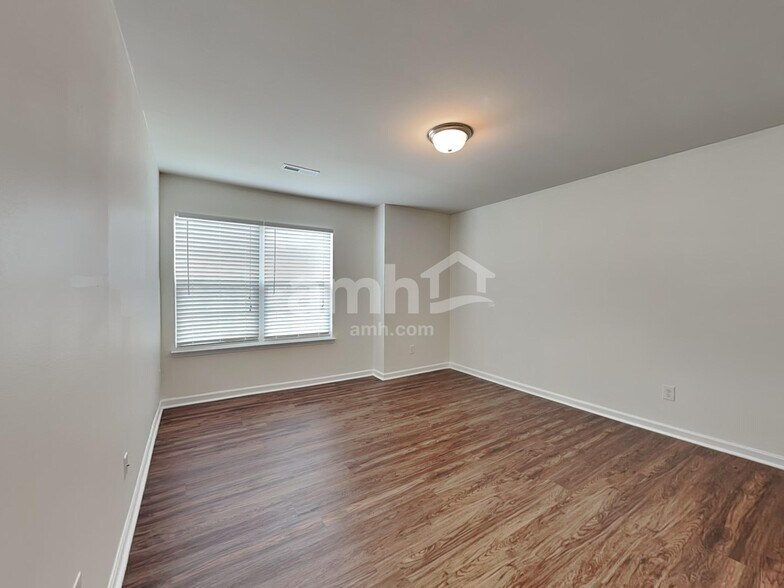 Building Photo - 4662 Abbey Park Rd