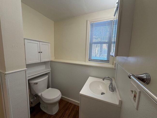 Building Photo - 12 Renarl Ave