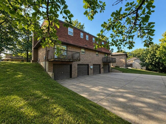 Building Photo - 3306 Belle Meade Dr