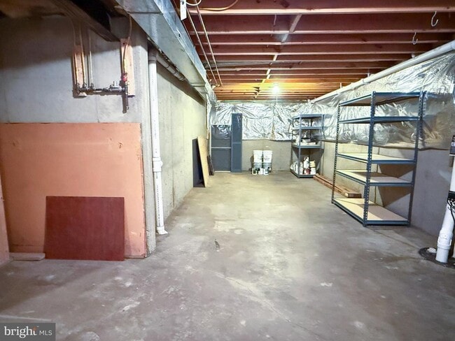 Building Photo - 15292 Surrey House Way