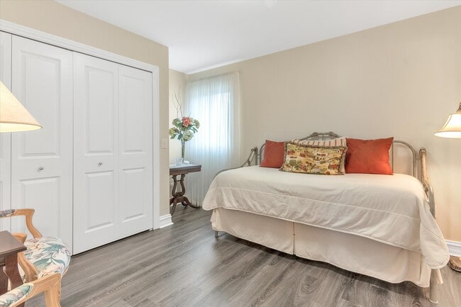 Building Photo - 37440 Curwood Dr