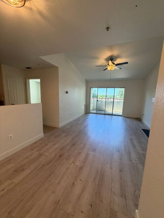 Building Photo - Very Nice 2 Bedroom and 2 Bathroom Apartment $2,425 + $125.00 WSG