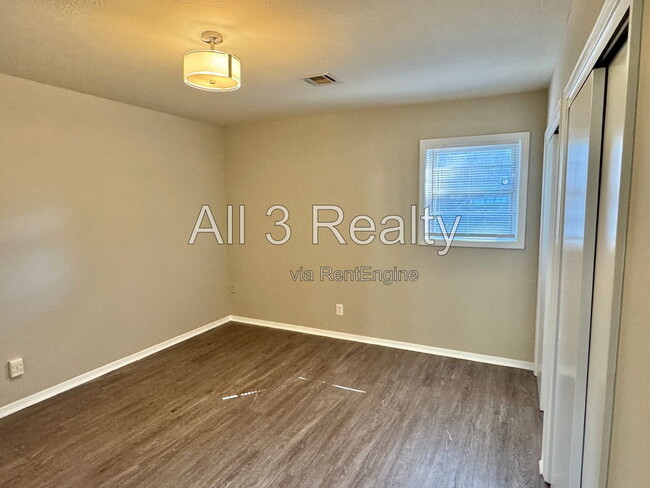 Building Photo - 176 Scenic Dr