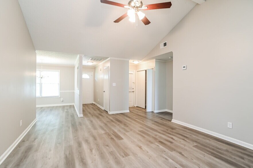 Building Photo - 4040 Coopersdale Rd