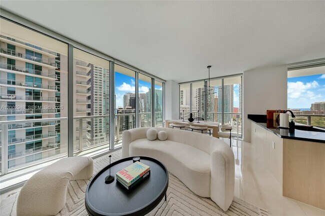 Building Photo - 1111 SW 1st Ave