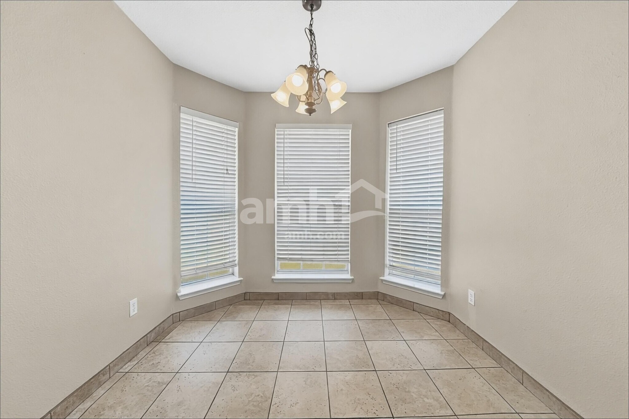 Building Photo - 1325 Misty Dr