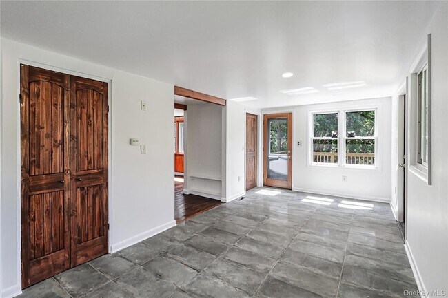 Building Photo - 222 Bog Hollow Rd