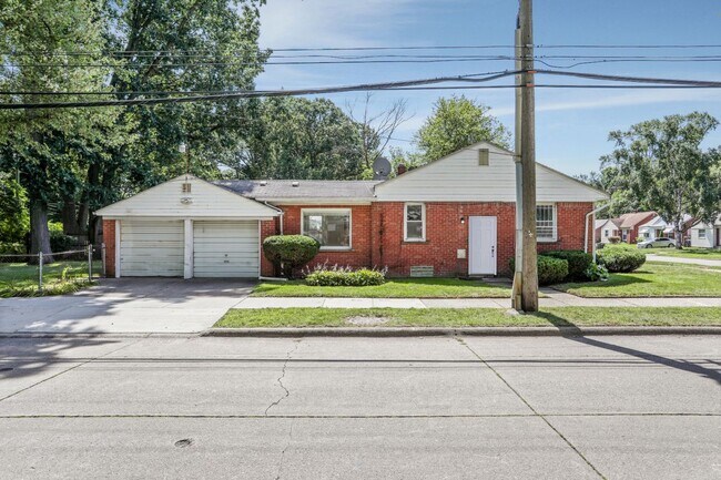 Building Photo - 12734 Riverview St