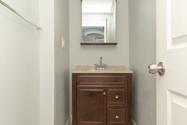 Building Photo - 2968 N Ridgeway Ave