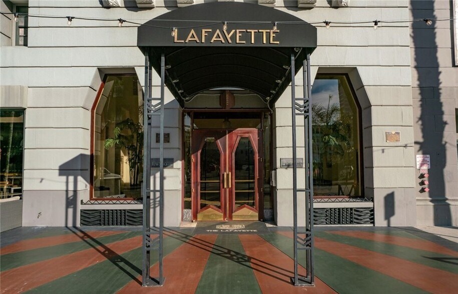 Main Entrance - 140 Linden Ave