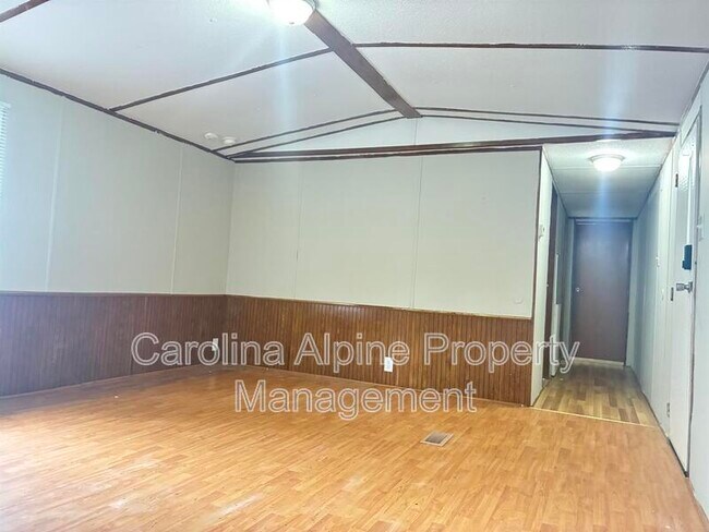 Building Photo - 517 Skylark Ln