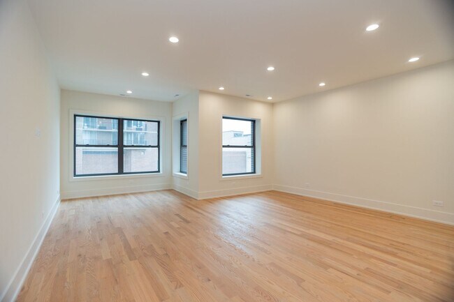 Building Photo - Brand New Interior Construction 2 Bed / 2 ...