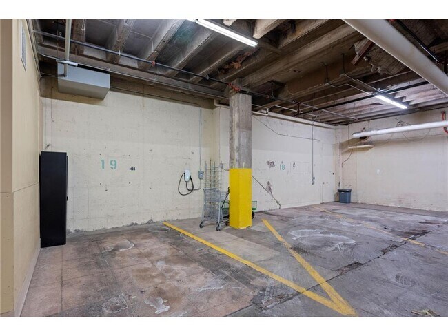 Building Photo - 601 S Marquette Ave