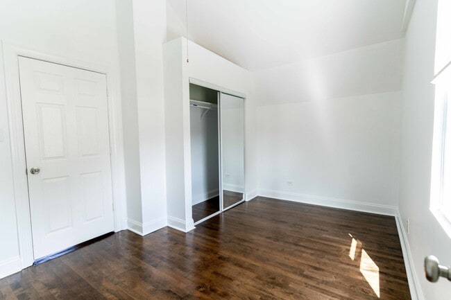 Building Photo - 4717 W Berteau Ave