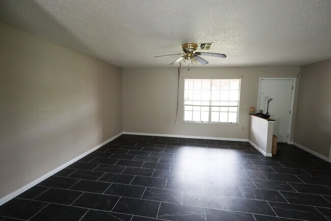 Building Photo - 66 Silver Ln