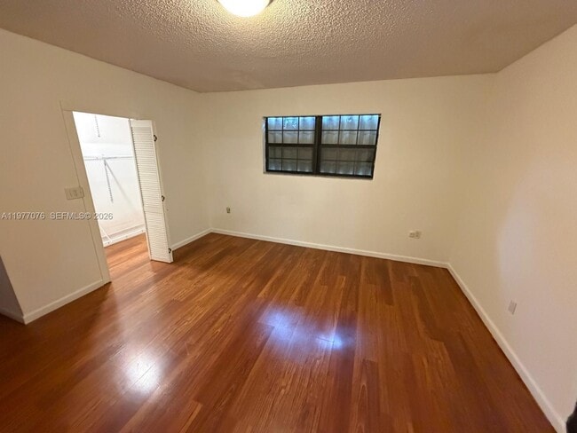 Building Photo - 1585 W 53rd St