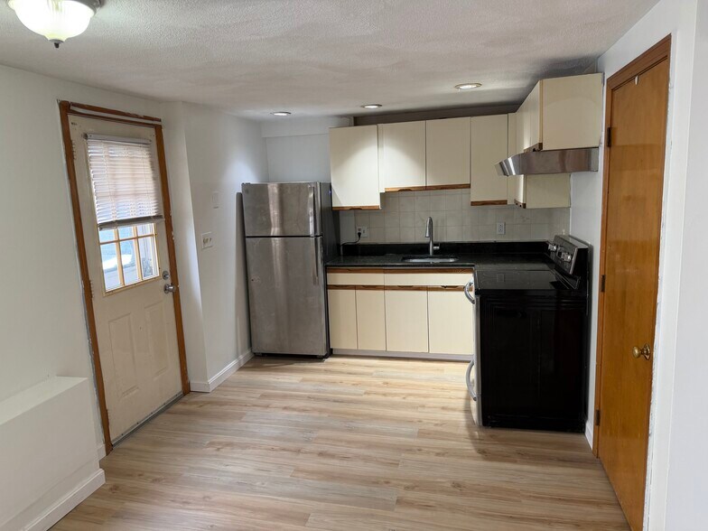 Building Photo - 97 Mill St