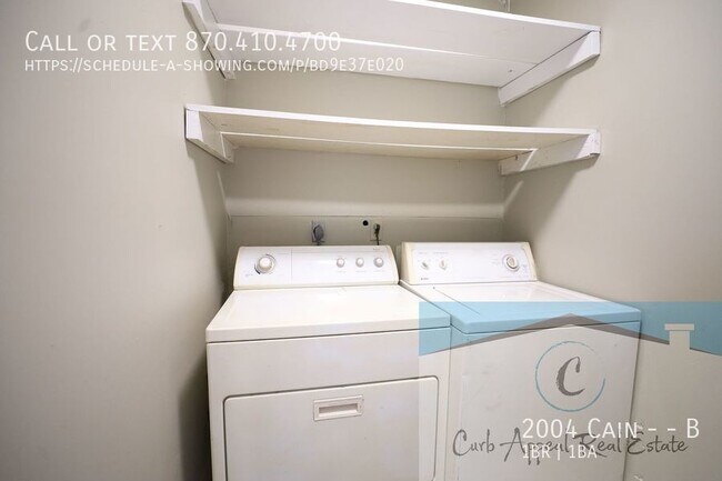 Building Photo - Recently renovated 1 bed, 1 bath apt - was...