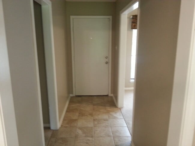 Building Photo - 5415 Bayou Dr