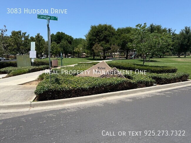 Building Photo - 3083 Hudson Dr