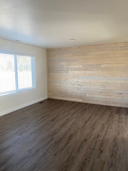 Building Photo - 777 E Main St