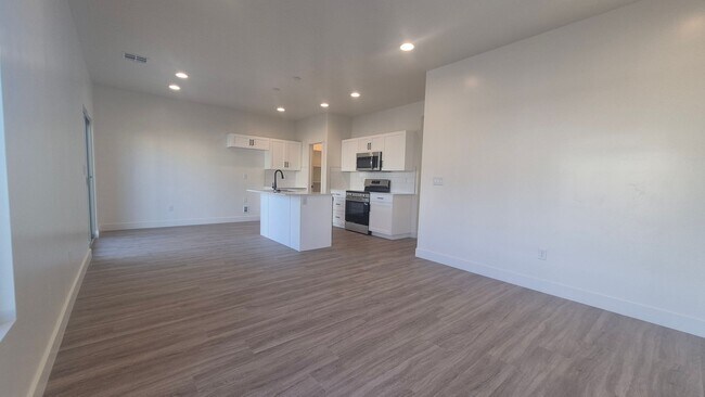 Building Photo - 5677 S Weehawken Ln
