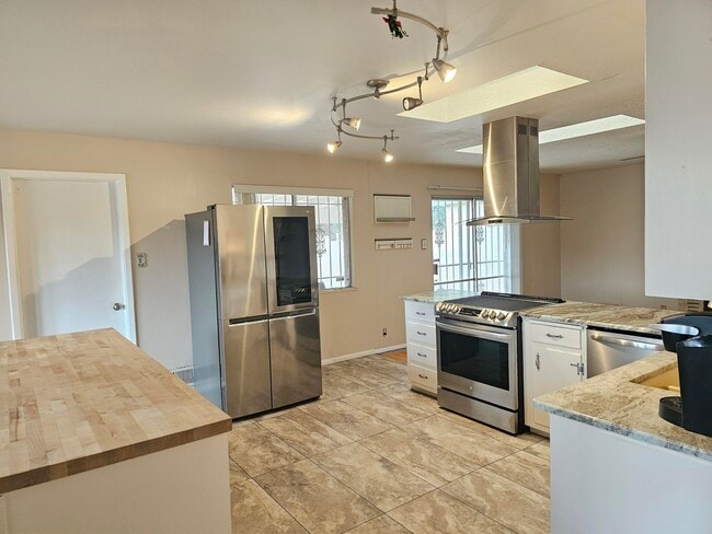 Building Photo - 2701 Cagua Dr NE