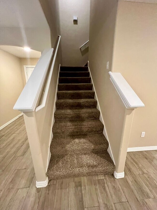 Building Photo - Beautiful 3B/2B Townhome in Chaffee Crossi...