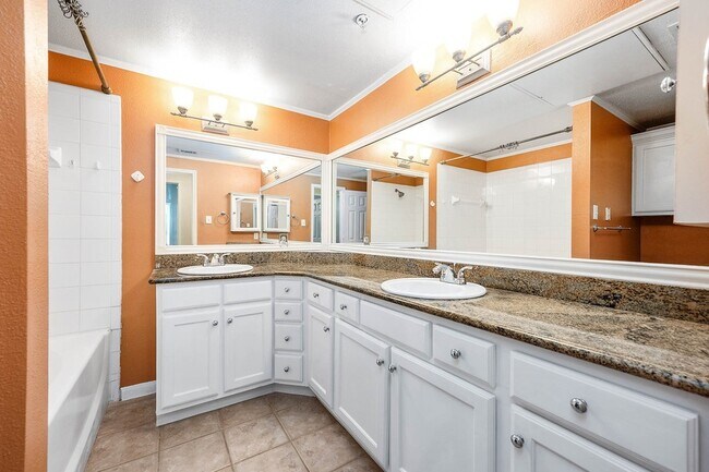 Building Photo - 1330 Old Spanish Trl