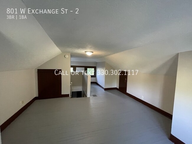 Building Photo - Three bedroom one bathroom second level ap...