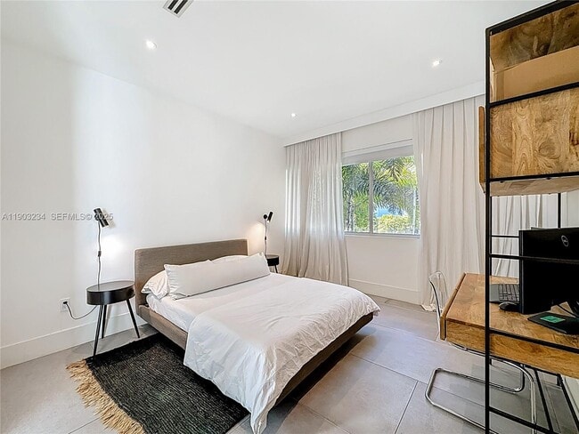 Building Photo - 561 Warren Ln