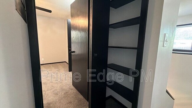 Building Photo - 1821 Ridgehaven Ct