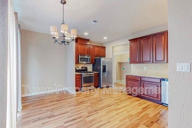 Building Photo - 1667 Domino Dr SE