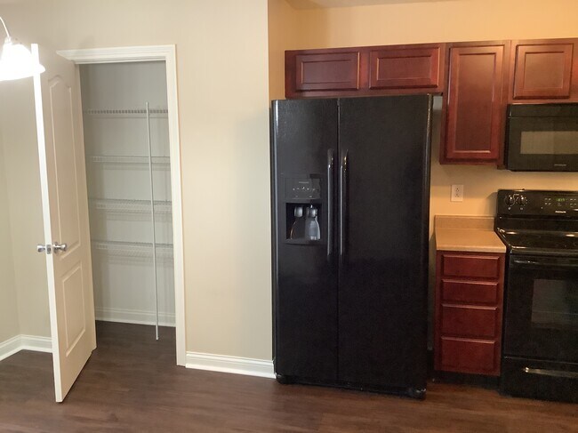 Building Photo - 681 Bridgebend Run