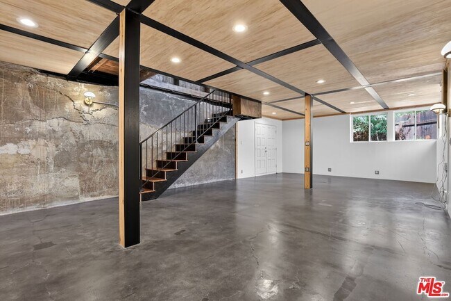 Building Photo - 21549 Summit Trail