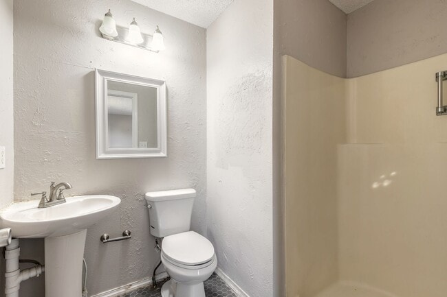 Building Photo - 608 Walker St