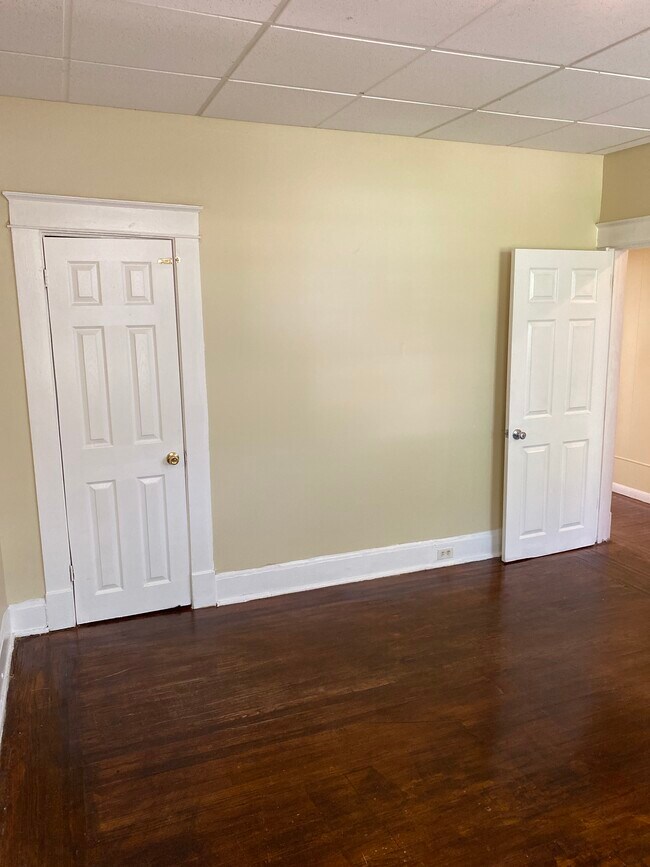 Building Photo - 4009 W Cold Spring Ln