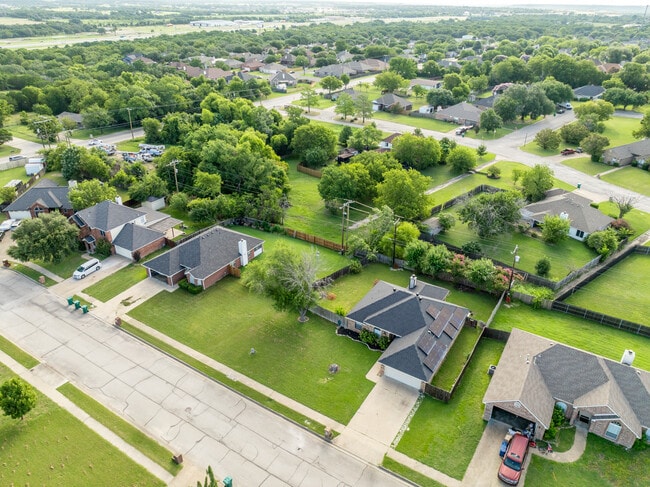 Building Photo - 605 Paintbrush Dr