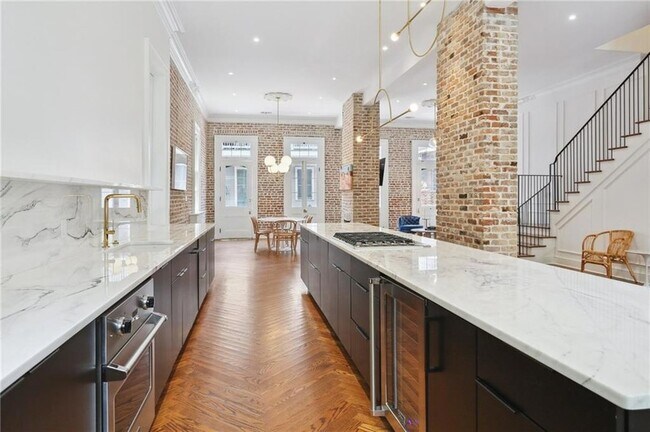 Building Photo - 810 Bourbon St