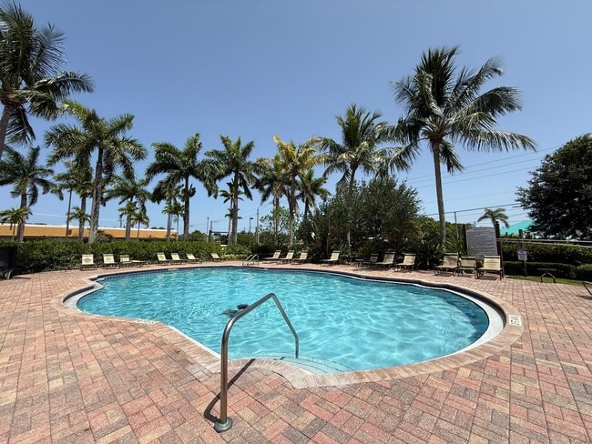 Building Photo - 3569 Forest Hill Blvd