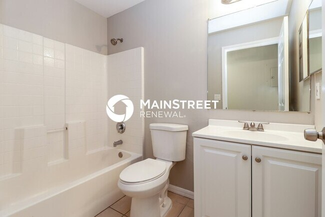 Building Photo - 3 Bedroom Pet-Friendly Home in Fort Myers, FL with Main Street Renewal