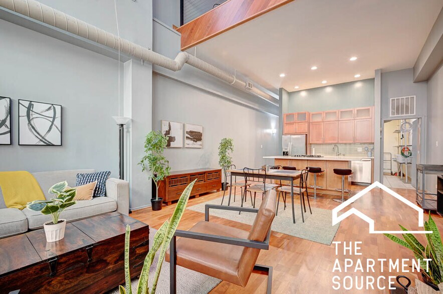 Building Photo - 1760 W Wrightwood Ave