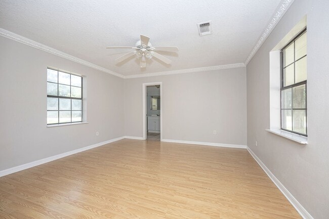 Building Photo - Charming 4-Bedroom, 2-Bath Home in a Prime Location