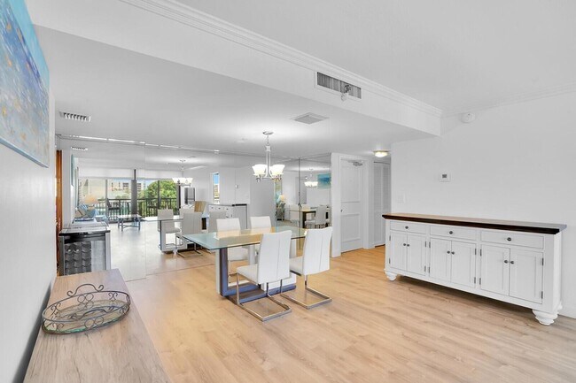 Building Photo - 2727 N Ocean Blvd