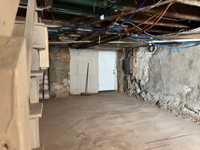 Building Photo - 1422 S Patton St