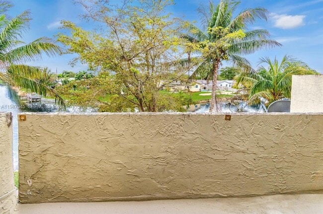 Building Photo - 8980 Palm Tree Ln