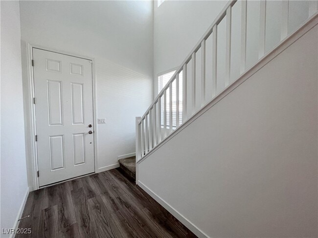 Building Photo - 2942 Gaffer Film St