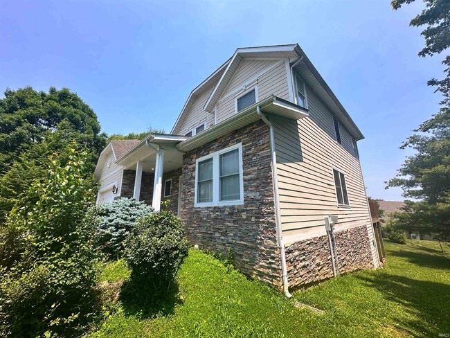 Building Photo - 2625 S Stratford Dr
