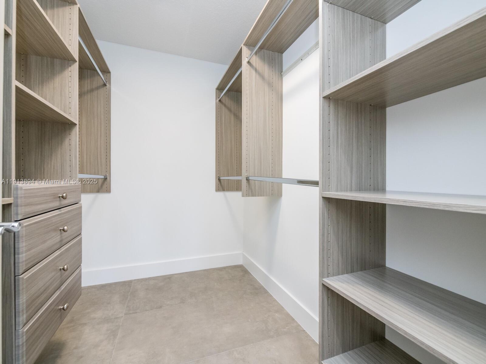 Building Photo - 20729 NE 32nd Ave