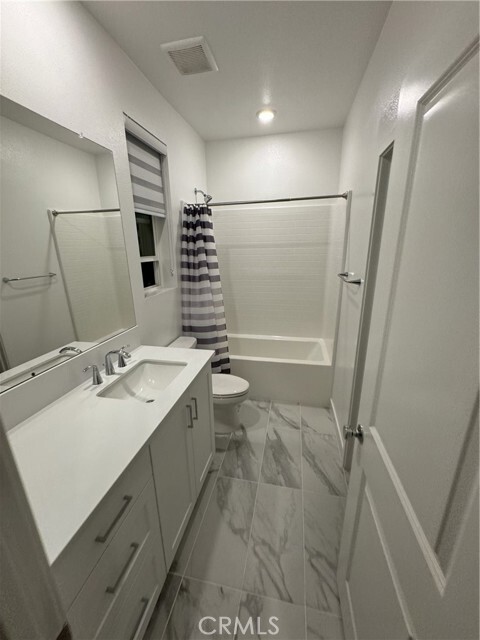 Building Photo - 247 Sash
